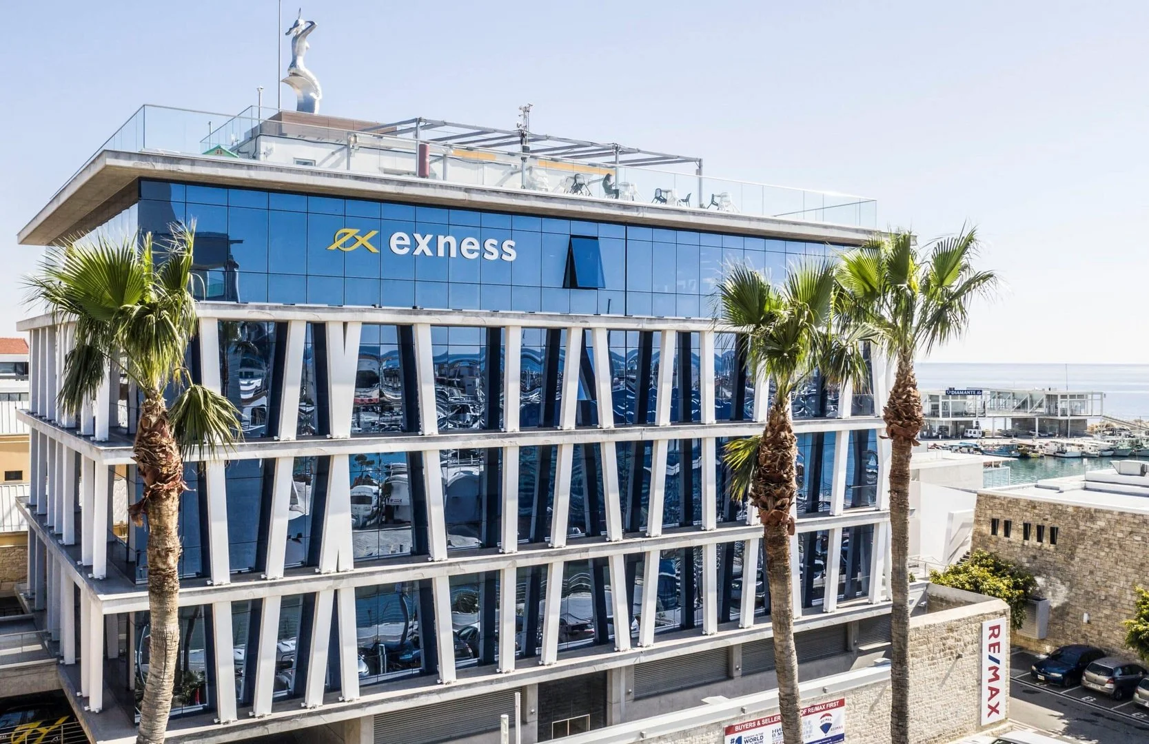 Exness tiene una fuerte presencia internacional, con oficinas